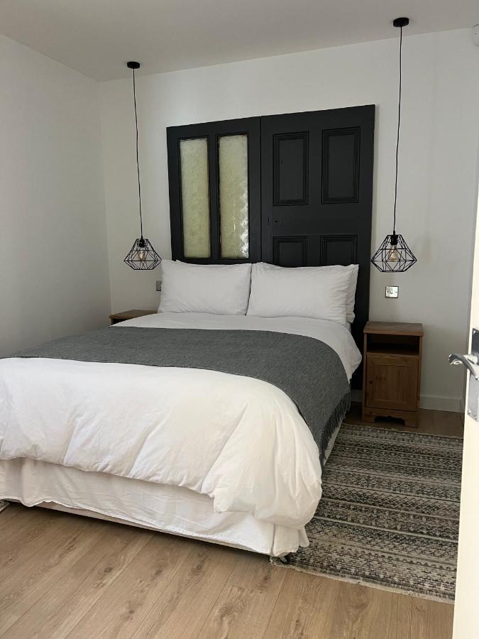 Sixty Four Apartment Мъмбълс Екстериор снимка